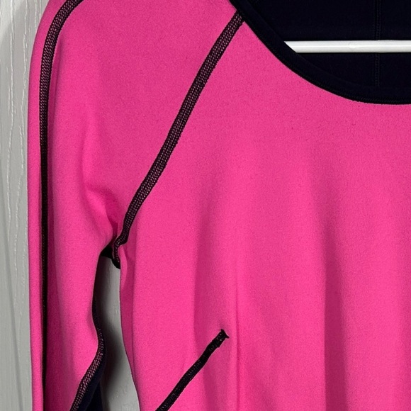Lululemon Bold in the Cold reversible lightweight fleece top, pink/black - Picture 3 of 8